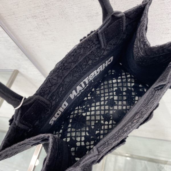 small D*or book tote