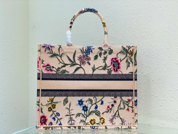 large D*or book tote