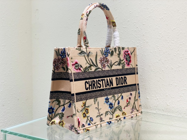 medium D*or book tote