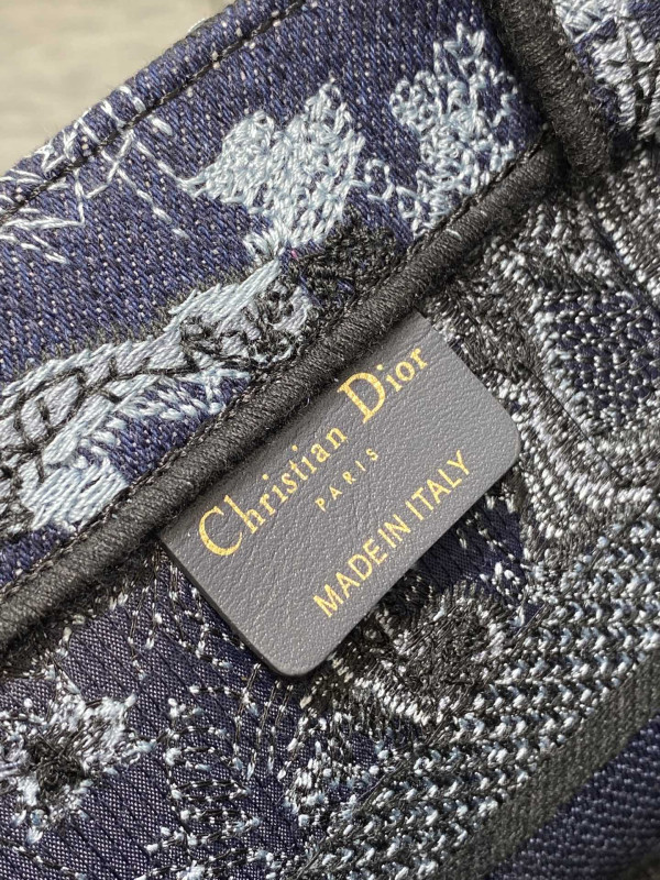 small D*or book tote