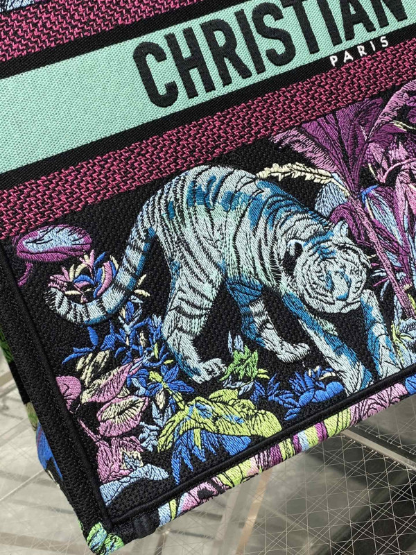 large D*or book tote