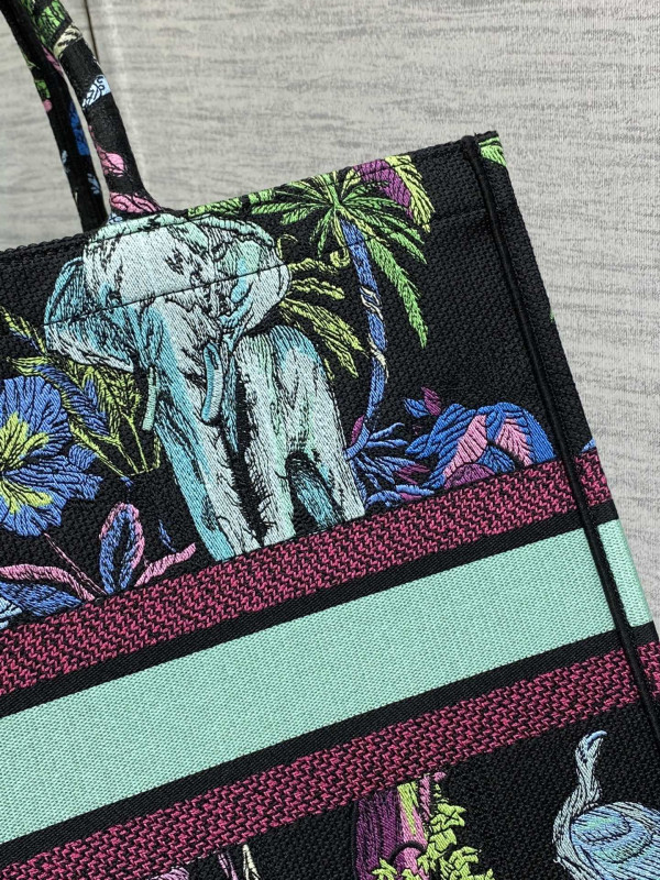 large D*or book tote