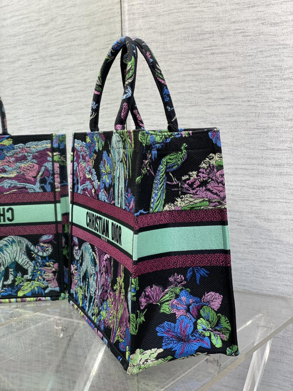 large D*or book tote
