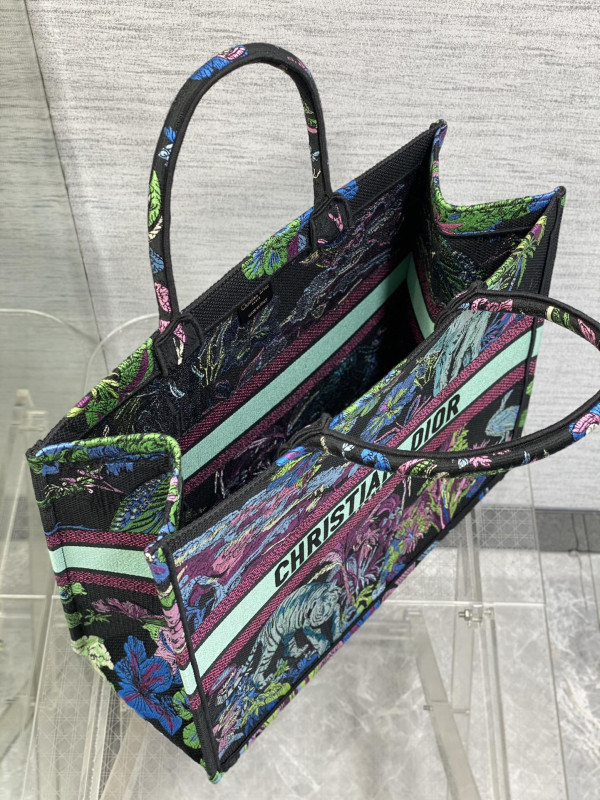 large D*or book tote