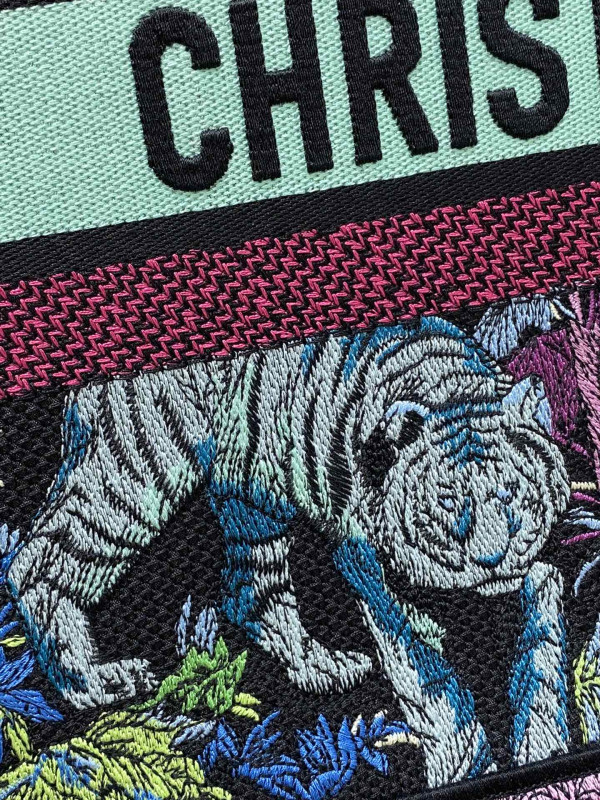 medium D*or book tote