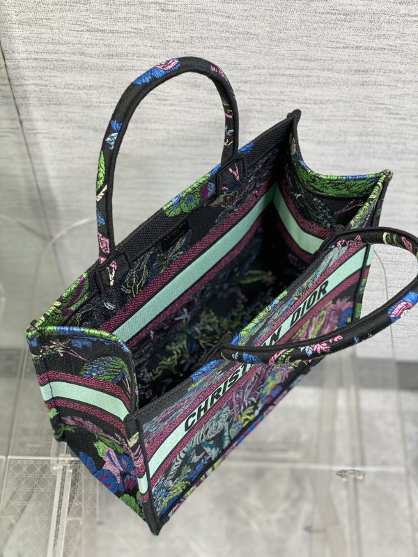 medium D*or book tote