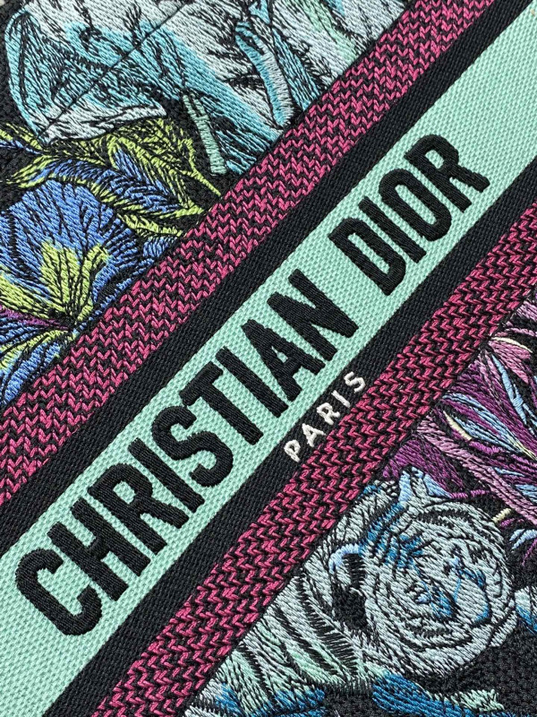 small D*or book tote