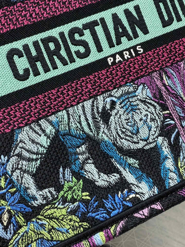 small D*or book tote