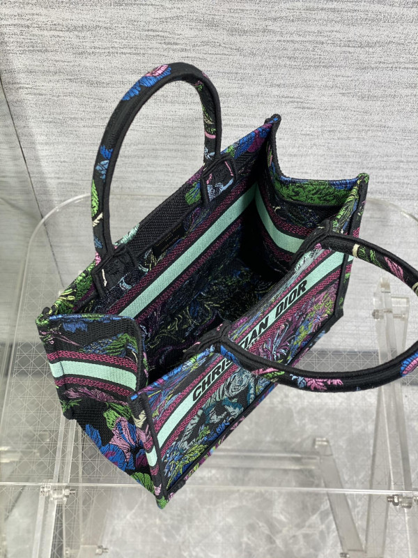 small D*or book tote