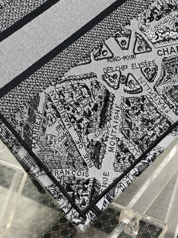 large D*or book tote