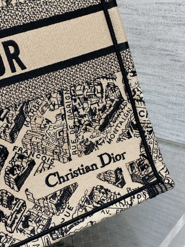 large D*or book tote