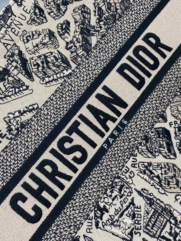 medium D*or book tote