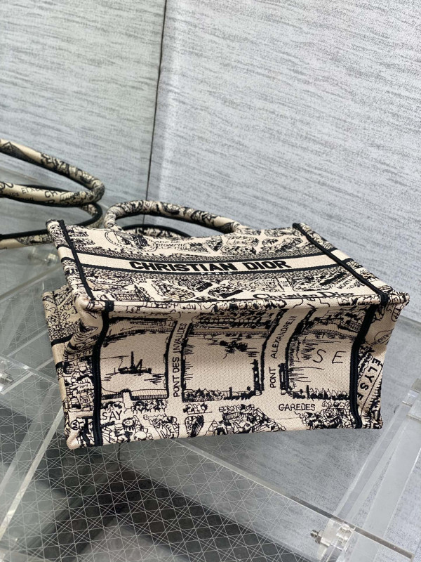 small D*or book tote