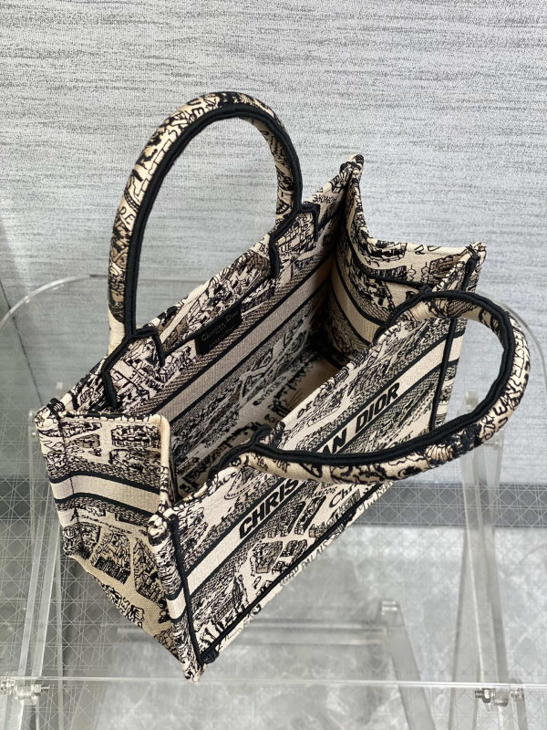 small D*or book tote