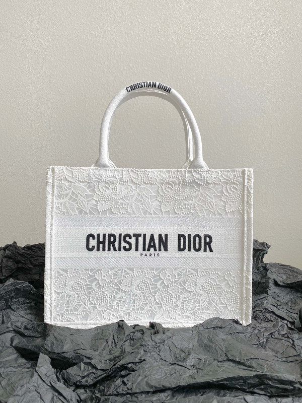 medium D*or book tote