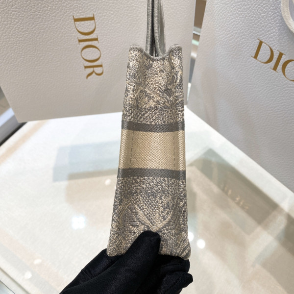 D*or book tote mini