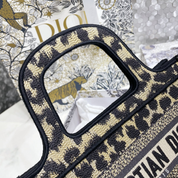 D*or book tote mini