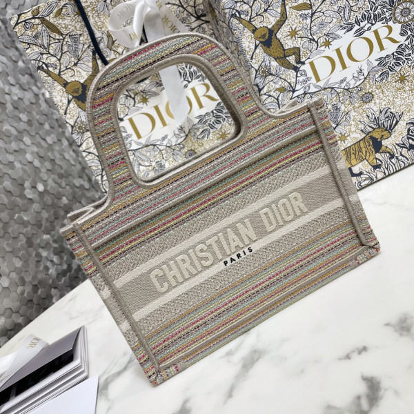 D*or book tote mini