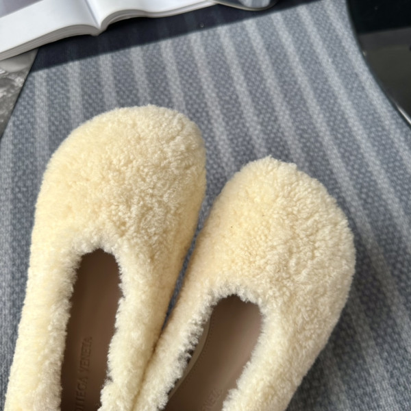 Bo*te*ga ve*ne*ta atomic shearling-trimmed ballet flats