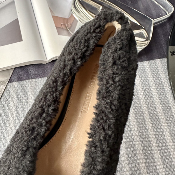 Bo*te*ga ve*ne*ta atomic shearling-trimmed ballet flats