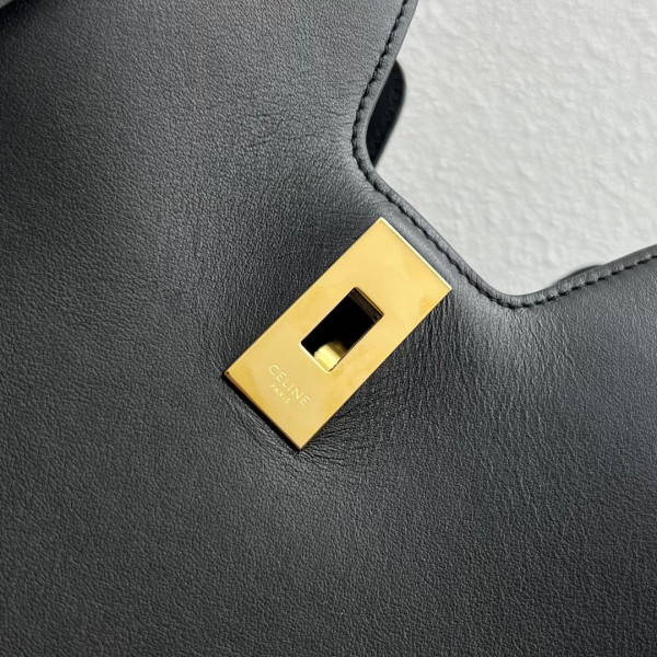 Ce**e cabas 16 in smooth calfskin