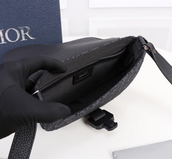 D*or saddle pouch with strap