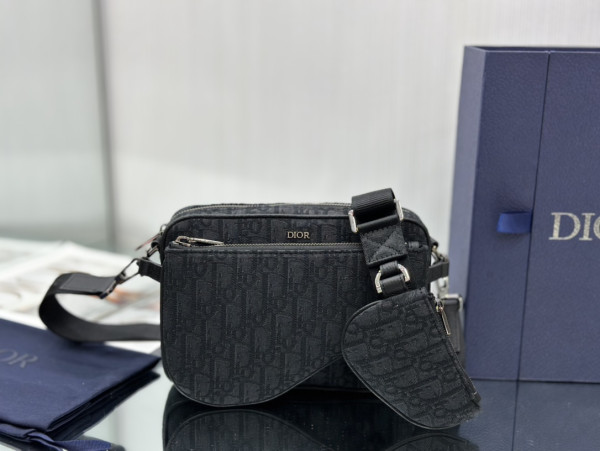 D*or saddle triple pouch