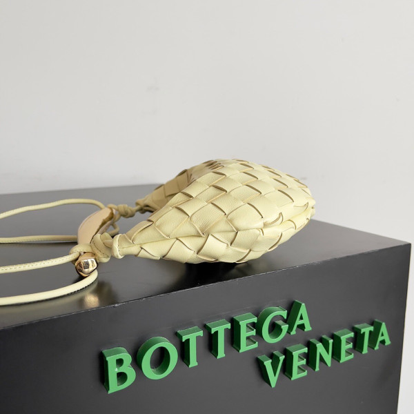Bo*te*ga ve*ne*ta mini sardine top handle bag