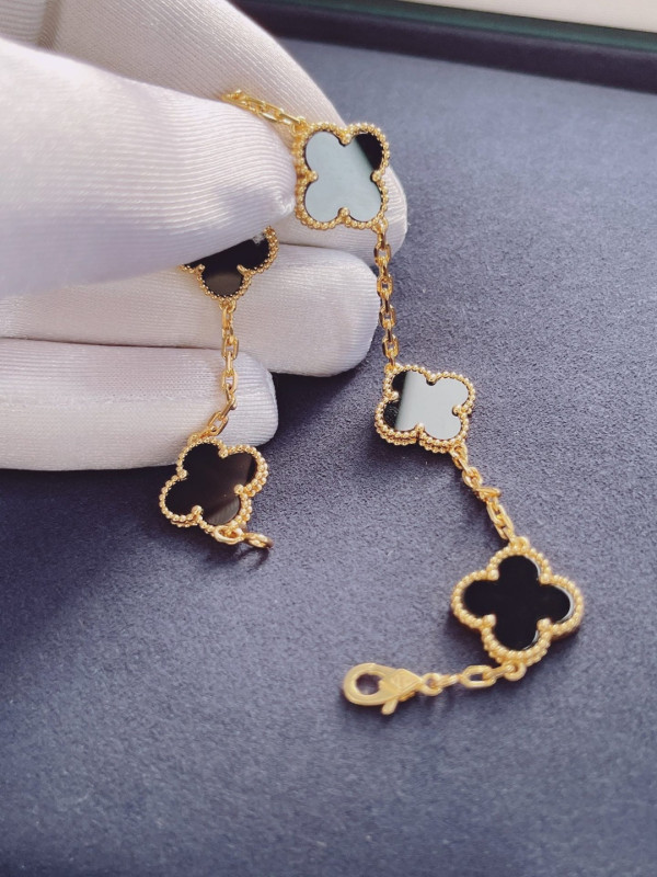 Van Cleef & Arpels Perlée BRACELET