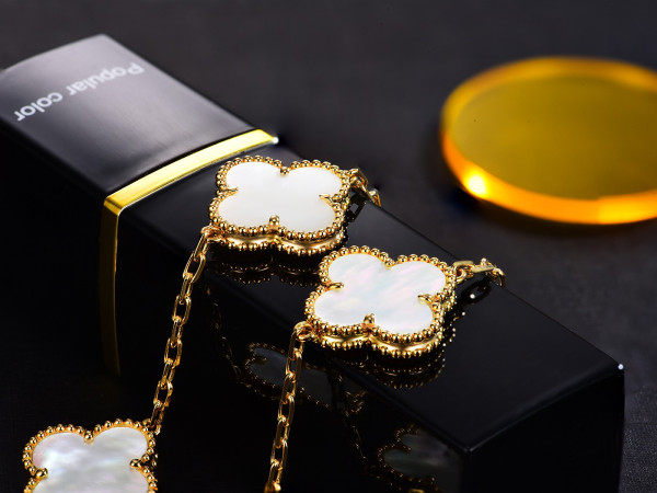 Van Cleef & Arpels Perlée BRACELET