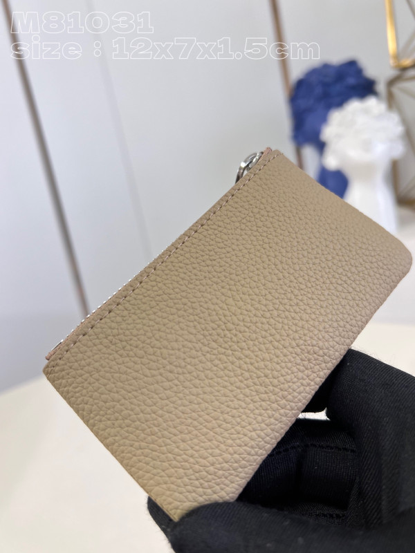 l**is V*t*n key pouch