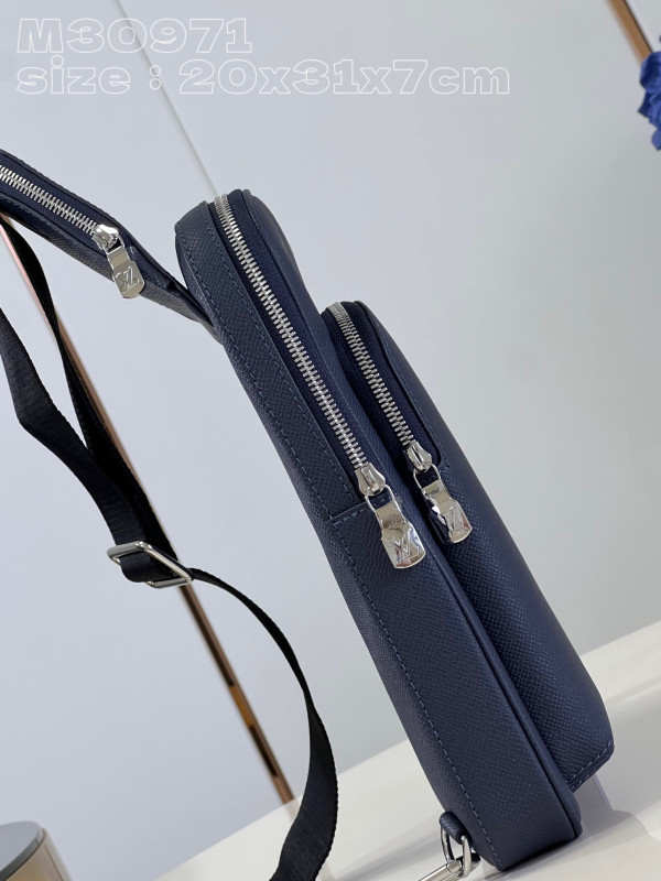 l**is V*t*n avenue slingbag nm