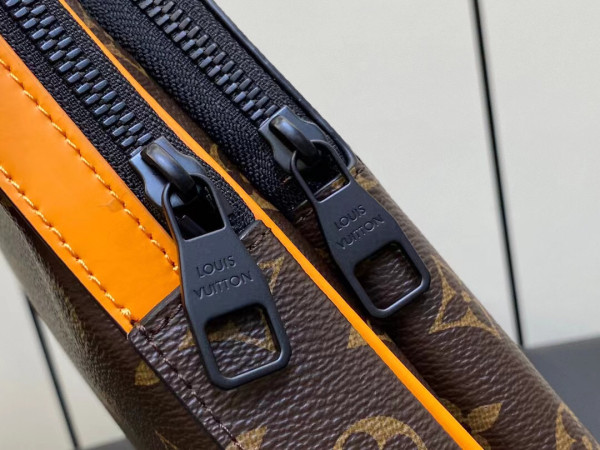 l**is V*t*n avenue slingbag