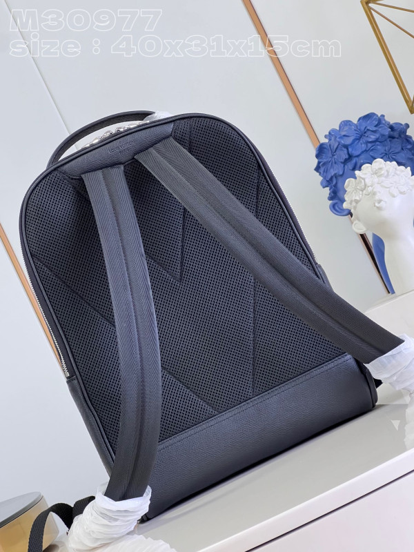 l**is V*t*n avenue backpack