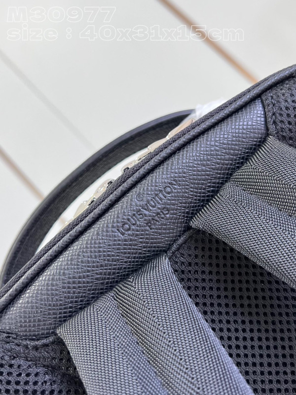 l**is V*t*n avenue backpack