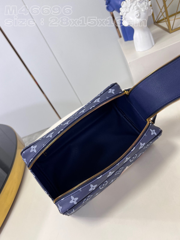 l**is V*t*n dopp kit toilet pouch