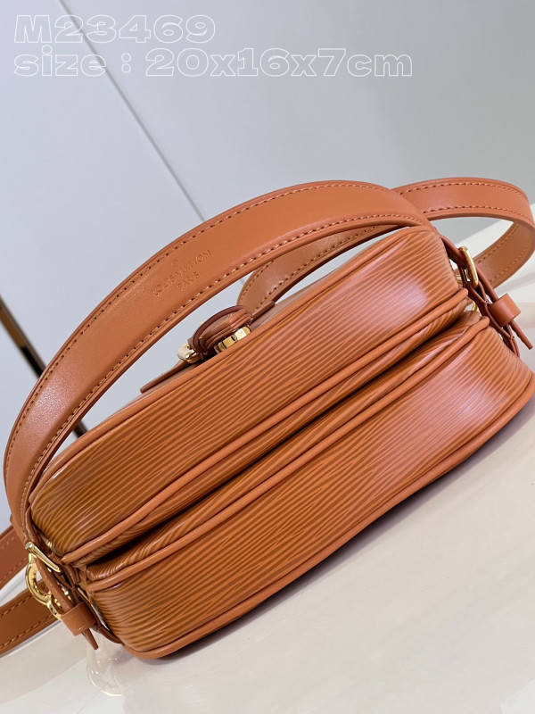 l**is V*t*n saumur bb