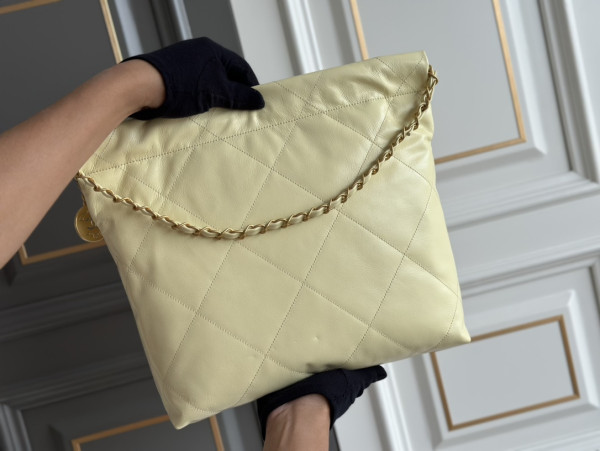 CL 22 SMALL HANDBAG