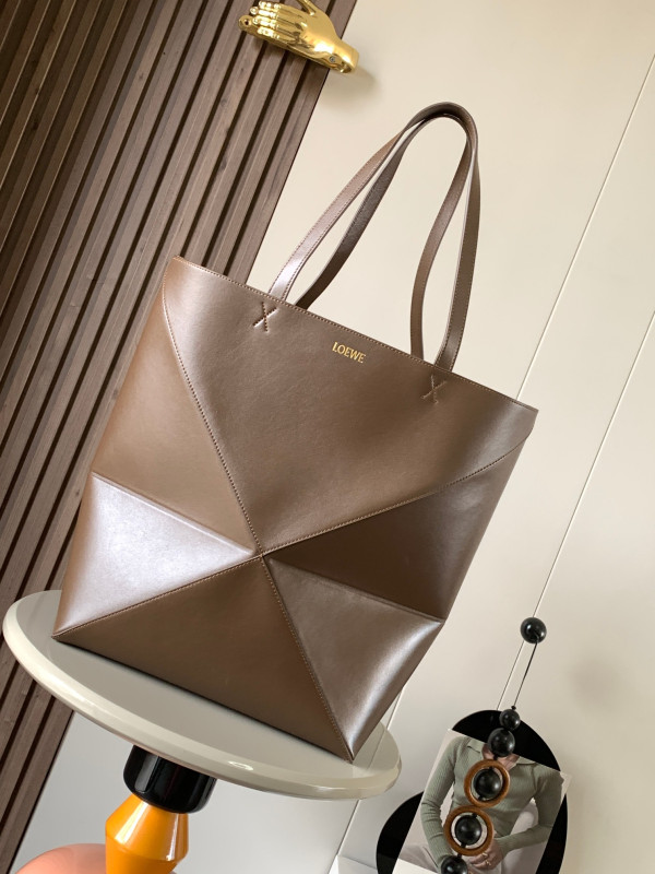 LOEWE Puzzle Fold Tote in shiny calfskin