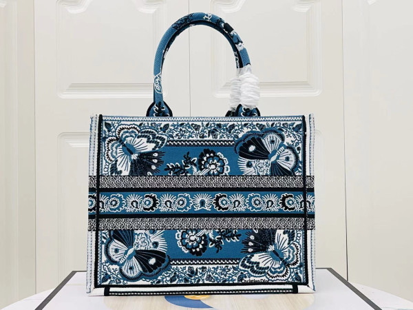 medium D*or book tote