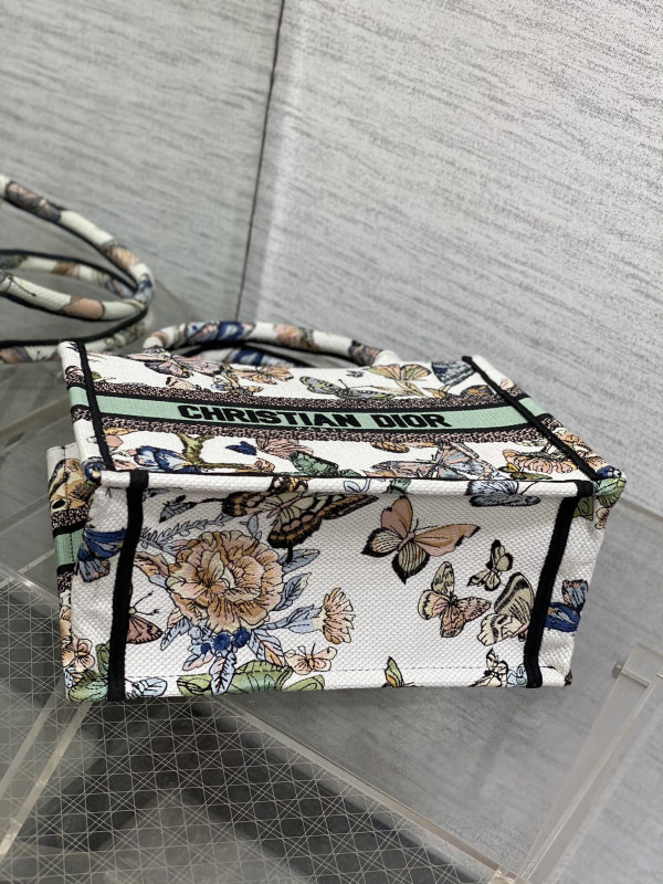 small D*or book tote