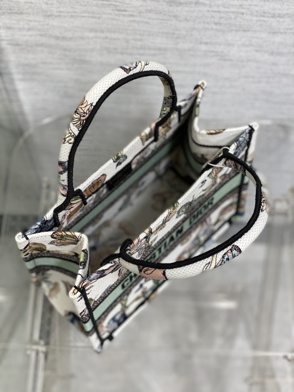 small D*or book tote