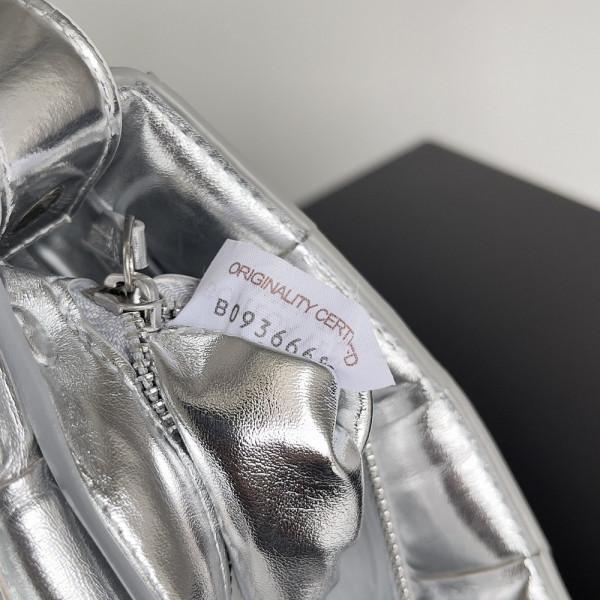 Bo*te*ga ve*ne*ta cassette