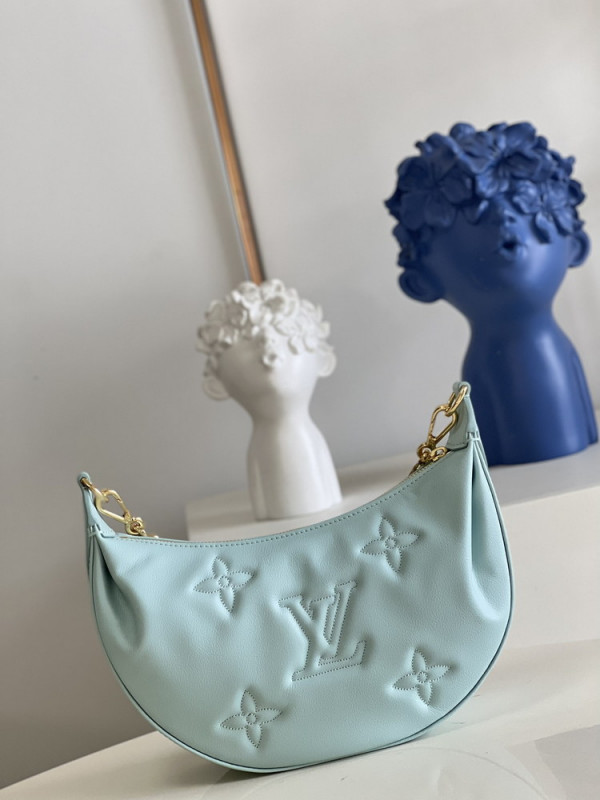 l**is V*t*n over the moon