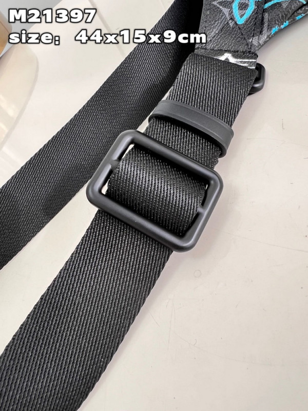 l**is V*t*n discovery bumbag