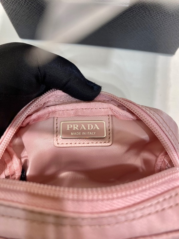 Pra*a re-nylon necessaire