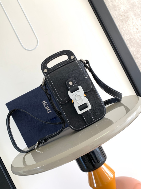 D*or saddle vertical pouch with strap