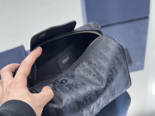 D*or lingot toiletry bag