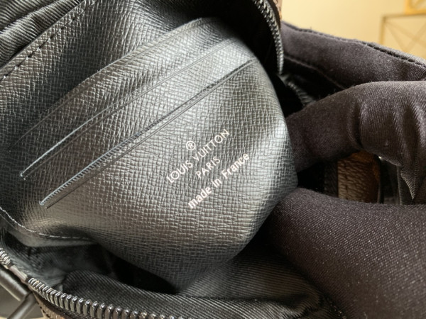 l**is V*t*n christopher wearable wallet