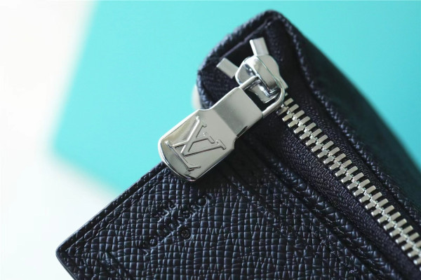 l**is V*t*n slim nv briefcase